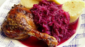 Českem s chutí: V Praze se vařívala černá chlebová polévka i kachna na zázvoru