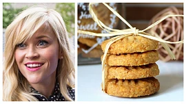 Jídelní rozmary slavných: Pravá blondýnka Reese Witherspoonová miluje kuře a dokonale vláčné podmáslové sušenky