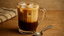 Retro ledová káva slaví návrat: Jak chutnalo letní osvěžení před desítkami let a proč stojí za to ochutnat ho i dnes