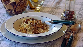 Dokonale krémové houbové rizoto: Nejlepší chuť zajistí houbový vývar i tento jednoduchý postup přípravy