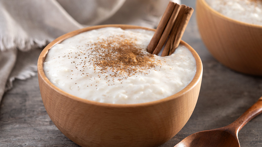 Místo ovesné kaše rýžová: Tato jednoduchá snídaně je hotová za pár minut, dodá energii, ale je šetrnější k trávení