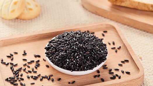 Černá rýže bývala dříve výsadou králů: Udělejte si z ní královsky dobrý dezert, který tělu dodá spoustu živin