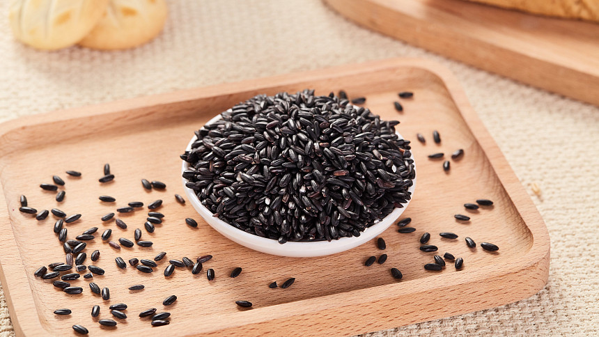 Černá rýže se u vás v kuchyni rychle zabydlí.