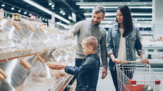 Nejlepší akce v supermarketech: Kde tento týden koupíte máslo za 19,90 Kč a meloun od 8,90 Kč