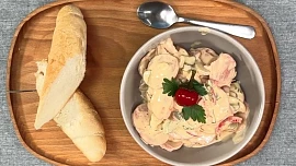 Domácí salát Rumcajs podle Ostravskeho Gastrošefa: Poctivá lahůdka plná salámu, zeleniny a výrazného dresinku