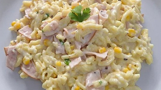 Místo nudných těstovin připravte tyhle špecle: Omáčka se šunkou a sýrem, jedna pánev a je hotovo