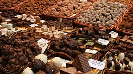 Vše za začalo mandlí v cukru. Belgická pralinka se zrodila z hořkého léku obaleného čokoládou