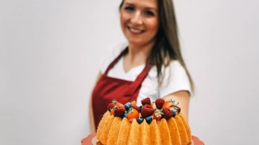 Jana z pořadu Peče celá země: Touhle bábovkou okouzlila porotu a takhle jí to sluší na farmě. Podívejte se!