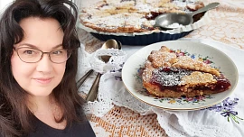 Holka u plotny radí: Jak na křehký škvarkový koláč s rybízovým džemem? Těsto je potřeba dobře vychladit, pak je práce snadná