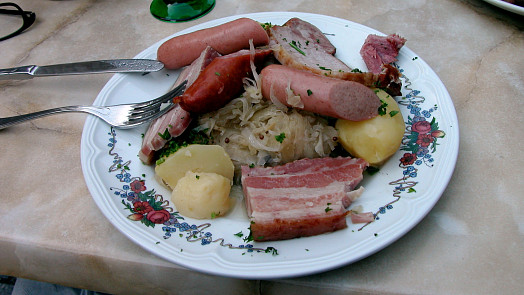 Kyselé zlato z Alsaska: Jaký je rozdíl mezi sauerkrautem a choucroutem?