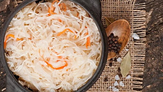Kysané zelí je česká klasika, kimchi zase láká exotikou. Rozdíl poznáte hlavně v chuti a ceně