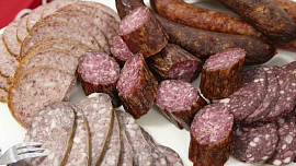 KVÍZ: Vyznáte se v zabijačkových specialitách? Otestujte své znalosti o jitrnicích, tlačence nebo přípravě jelit