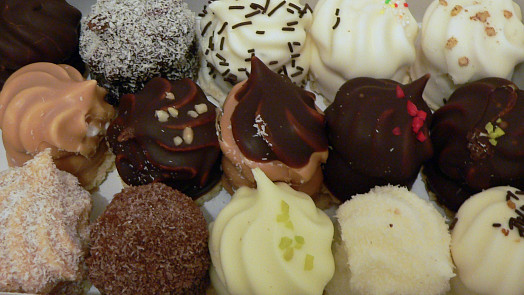 Retro dezert indiánek vyžaduje rychlé namočení do čokolády a dokonale hustý krém. Pak se vám doma rozhodně povede