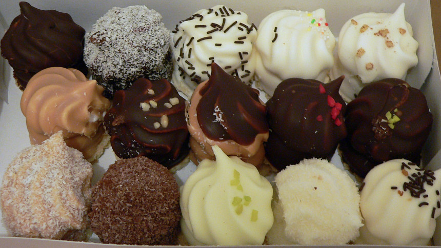 Retro dezert indiánek vyžaduje rychlé namočení do čokolády a dokonale hustý krém. Pak se vám doma rozhodně povede