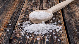 Hitem TikToku je smažení v soli: Starý středomořský trik zajistí skvěle šťavnaté maso a čistou kuchyň