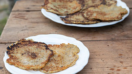 Jednodušší verze bramboráků vás nadchne: Není tak mastná, více křupe a má výraznější chuť