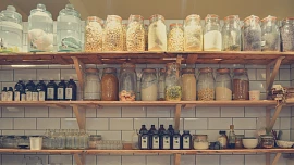 Přehledný manuál: Jak správně skladovat potraviny, abyste ušetřili peníze i čas. Tyhle jednoduché zásady fungují pro všechny