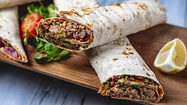 Kebab nebo gyros? Není to totéž. Poznejte rozdíly mezi dvěma pouličními dobrotami