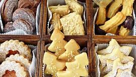 Víte, jak skladovat vánoční cukroví? Pořiďte si plastové dózy, krabice či keramické hrnce