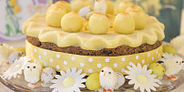 Anglický velikonoční koláč simnel cake zdobí mandloví „apoštolové" a nadchne hlavně milovníky marcipánu