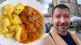 Našel jsem levný oběd kousek od Karlova mostu a zjistil, jak jí naše děti. Ve školní jídelně stojí celé menu jen 120 Kč
