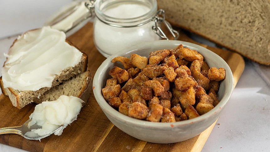 Škvarky a sádlo najdeme v mnoha českých domácnostech. Převážně v jejich domácí verzi. Škvarky a sádlo najdeme v mnoha českých domácnostech. Převážně v jejich domácí verzi.