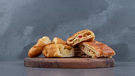 Řecký cibulový koláč kremidopita voní cibulí a sýrem, připravuje se snadno a chutná fantasticky