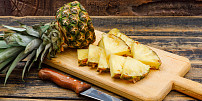Jak nejlépe oloupat a nakrájet čerstvý ananas? Hitem sociálních sítí je malý trik s vykrajovátkem na cukroví
