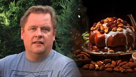 V bábovce Václava Kopty nechybí ořechy ani poleva: Je tak skvělá, že ji většinou sním celou sám, říká herec a moderátor