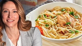 Jak zvládnout přechod na zimní čas? Prospějí nám teď vývary i luštěniny, říká nutriční poradkyně Monika Bartolomějová