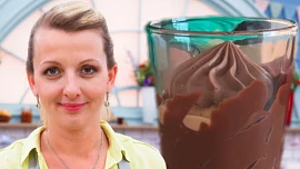 Tereza z Peče celá země nabídla recept na koňakové špičky do skleničky: Vejde se do nich víc likéru, říká s úsměvem