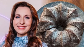Tereza Bebarová upekla banánovou bábovku s čokoládou: Je super jednoduchá, vláčná a neskutečně dobrá, říká herečka