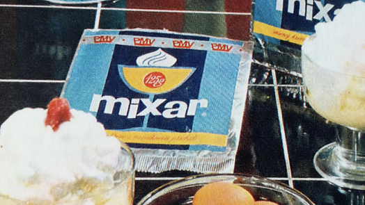 Retro okénko: Vanilkový Mixar byl za 2,70 Kčs. Používal se na výrobu zmrzliny a koktejlů a děti jej jedly rovnou ze sáčku