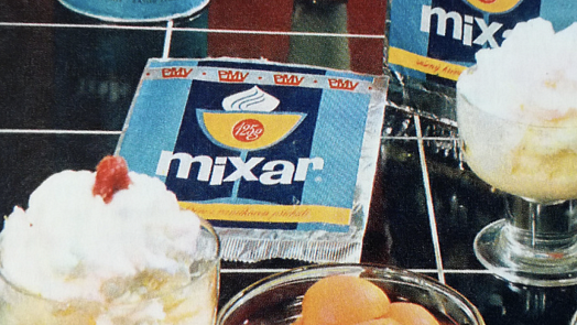 Retro okénko: Vanilkový Mixar byl za 2,70 Kčs. Používal se na výrobu zmrzliny a koktejlů a děti jej jedly rovnou ze sáčku