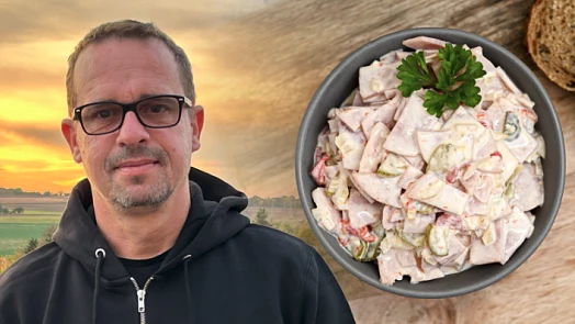 Salát Rumcajs podle Těhotnýho kuchaře: Pikantní retro, které nikdy neomrzí. Kvalitní uzenina a skvělý dresink dělají zázraky