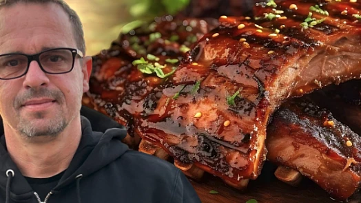 Těhotnej kuchař poradil, jak na dokonalá pečená žebra z horkovzdušné fritézy: Kouzlo je v marinování i délce pečení