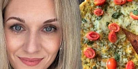 Máma dvou holčiček vaří rychle a zdravě: Tuhle pizzu z cottage sýra s rajčátky máte do půlhodinky na stole, říká foodblogerka
