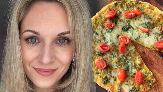 Máma dvou holčiček vaří rychle a zdravě: Tuhle pizzu z cottage sýra s rajčátky máte do půlhodinky na stole, říká foodblogerka