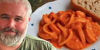 Vynikající utopenci s kečupem podle Pepy Nemravy: Nebojte se použít hořčici i ocet, správným svařením vznikne skvělá chuť