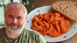 Vynikající utopenci s kečupem podle Pepy Nemravy: Nebojte se použít hořčici i ocet, správným svařením vznikne skvělá chuť