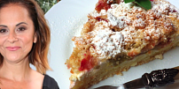 Statečná Laďka Něrgešová nabídla recept na parádní drobenkový koláč s tvarohem a pudinkem. Příprava je snadná, chuť božská