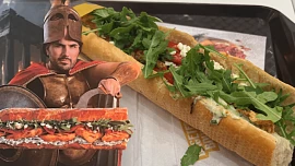 Vítězná Kubova bageta z Hell's Kitchen: Za 169 Kč jsme dostali studené maso a dobré tzatziki. Na první pohled chuť nevyvolává