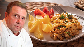 Květákový mozeček podle Jaroslava Sapíka: Květák uvařte v oslazené vodě a vejce vmíchávejte postupně, radí šéfkuchař