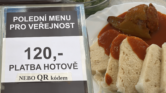 V několika školních jídelnách se může najíst i veřejnost, navíc za velmi hezké peníze.