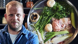 Jak připravit dokonalý vývar podle Petra Hajného: Část zeleniny upečte, kosti nechte dlouho vařit, radí šéfkuchař