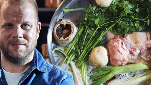 Jak připravit dokonalý vývar podle Petra Hajného: Část zeleniny upečte, kosti nechte dlouho vařit, radí šéfkuchař