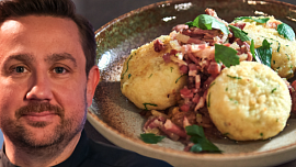 Perfektní plněné knedlíky s uzeným masem a zelím podle Jana Punčocháře: Brambory nejprve upečte, radí šéfkuchař