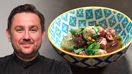 Perfektní vývar s drožďovými knedlíčky podle Jana Punčocháře: Dejte pozor na teplotu vody při začátku vaření, radí šéfkuchař