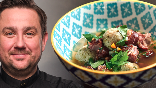 Perfektní vývar s drožďovými knedlíčky podle Jana Punčocháře: Dejte pozor na teplotu vody při začátku vaření, radí šéfkuchař