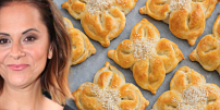Laďka Něrgešová upekla dokonalé housky plněné sýrem: Křupavé a vláčné pečivo zvládne každý, mimo chutí oslní i vzhledem